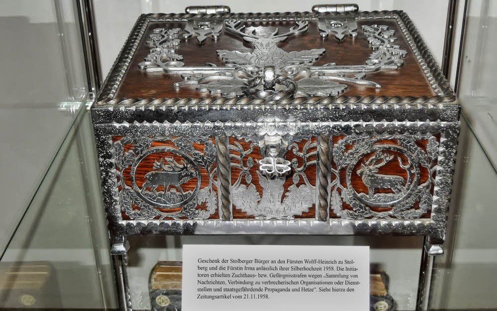 In der Sonderausstellung zum 800-jährigen Bestehen des Stolberger Fürstenhauses gab es einen kurzen Text zur Geschichte der Schatulle.