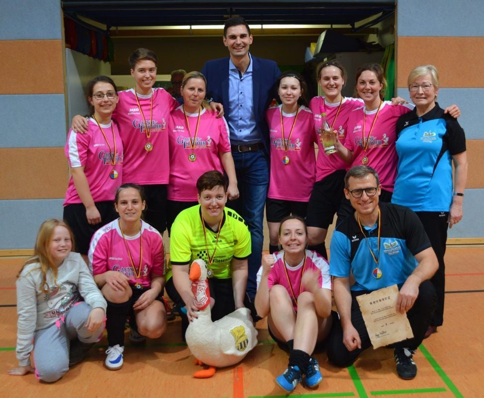 Die Pink-Ladies sichern sich den Cup.