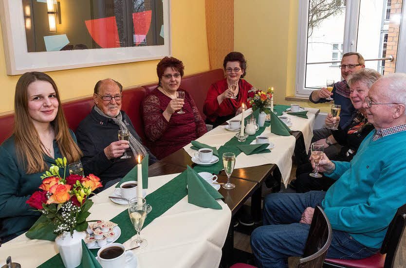 Herbert Köfer im Kreise seiner teils 78 Jahre jüngeren Fans