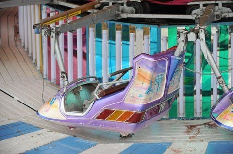 Drei Kinder sind bei einem Unfall auf dem Volksfest schwer verletzt worden. (FOTO: DPA)