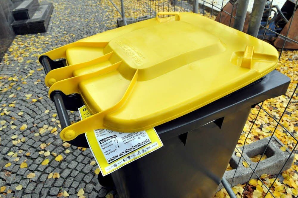 Die Gelben Tonnen sind in Zeitz angekommen. Sie bedeuten weniger Müll durch gelbe Säcke.