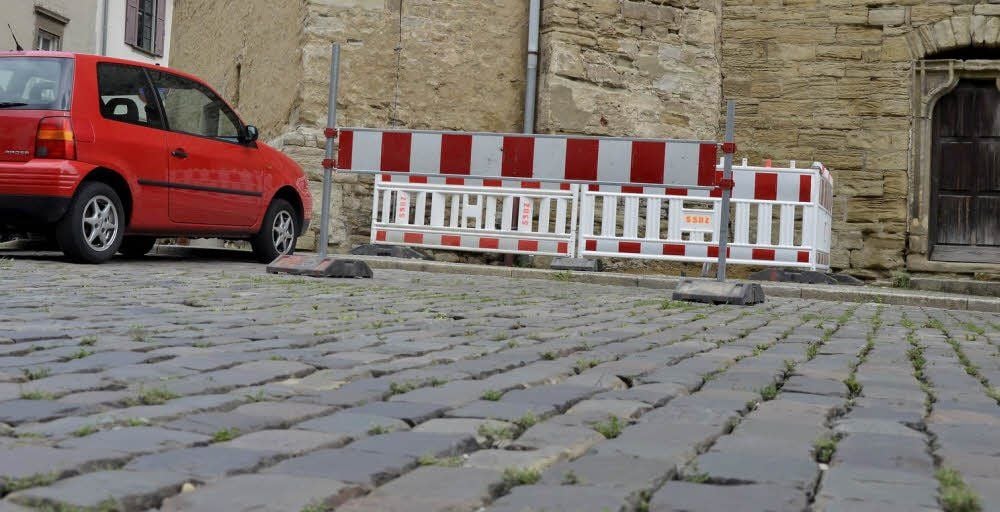 Das Fundament für den neuen Parkscheinautomaten ist gesetzt.