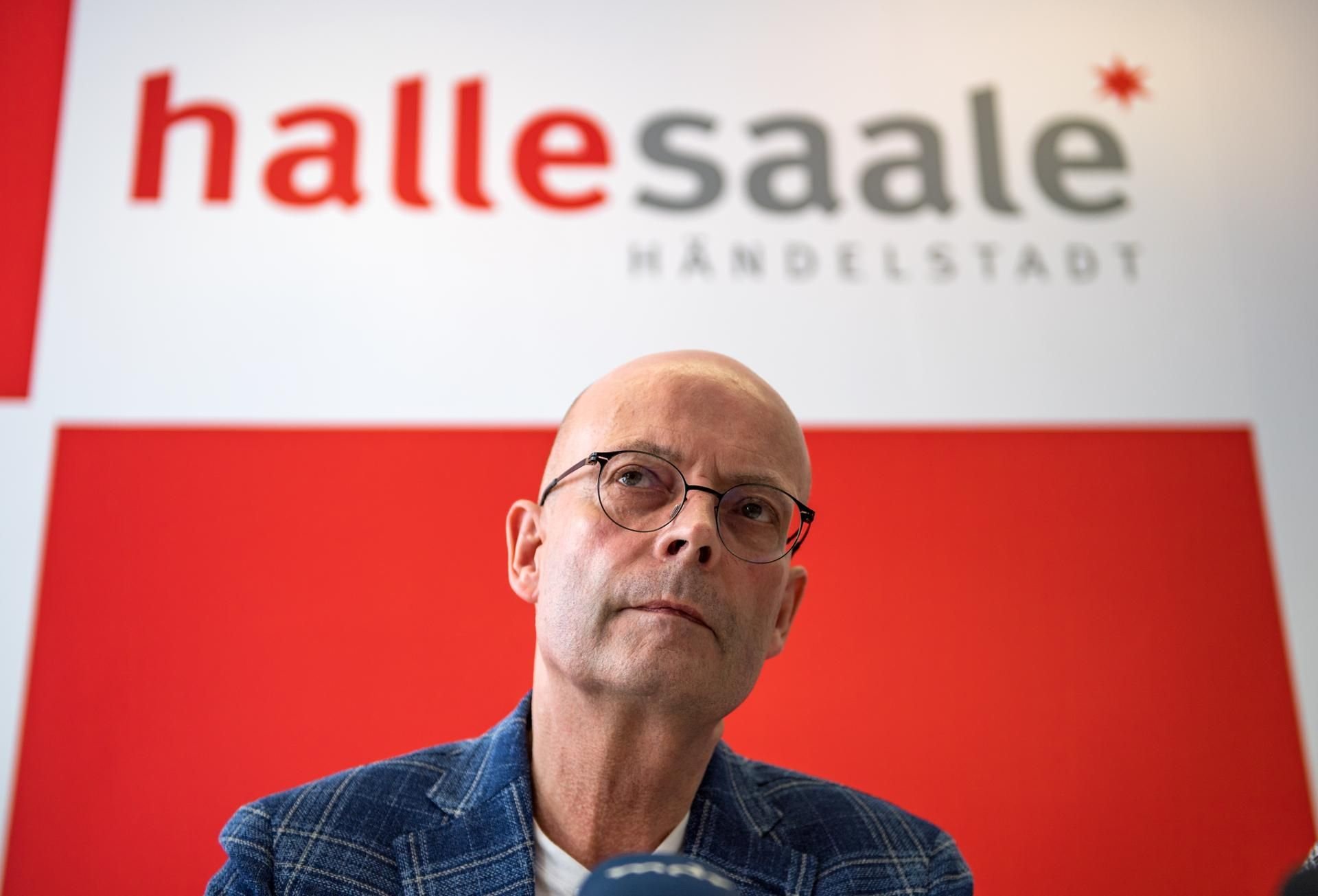 Halles Oberbürgermeister Bernd Wiegand beklagt die Falschmeldungen nach dem Anschlag von Halle im Oktober 2019.