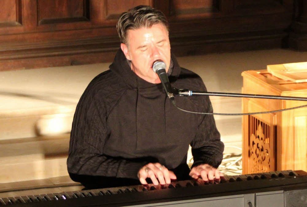 Falkenberg bei seinem Auftritt in der gerade sanierten Schlosskirche Goseck.