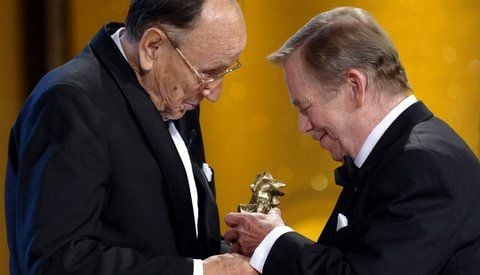 Hans-Dietrich Genscher und Vaclav Havel bei der Goldenen Henne 2010. (ARCHIVFOTO: DAPD)