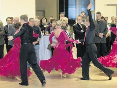 Der Tanzsportclub Rieder sorgte für Farbe im Palais Salfeldt.