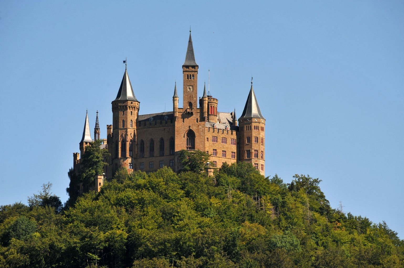 Die Burg Hohenzollern bei Bisingen (Baden-Württemberg)