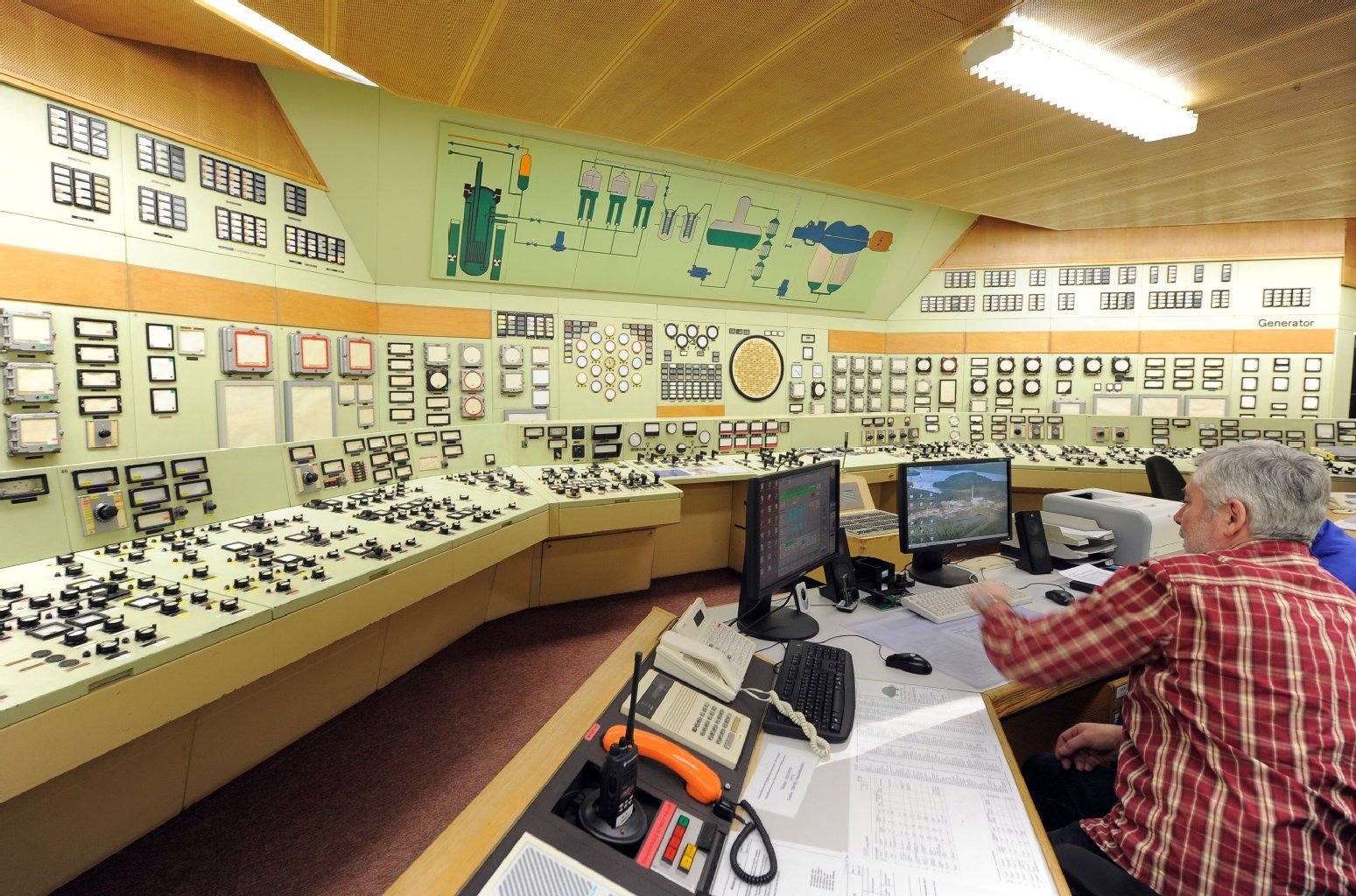 Blick in die Schaltzentrale im Kernkraftwerk Rheinsberg.