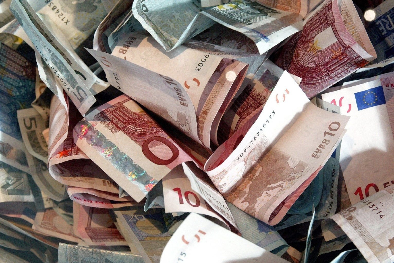 Zerrissene Scheine sind ein Fall für die Bargeld-Puzzler.