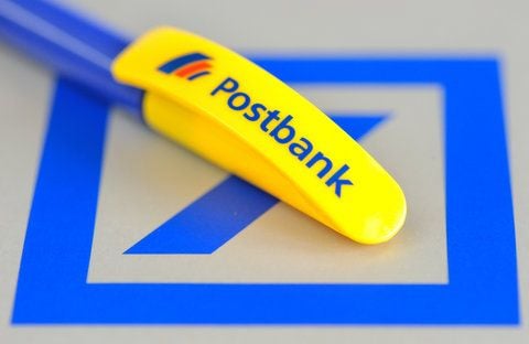 Die Deutsche Bank will sich zur Komplettübernahme der Postbank mindestens 9,8 Milliarden Euro frisches Geld am Kapitalmarkt besorgen. (FOTO: DPA)