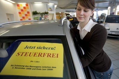 Der Steuerbonus für den Kauf neuer Autos wird vorerst nur bis Ende Juni 2009 angeboten. (FOTO: DPA)