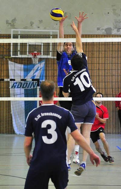 Jens Gerlach (Nummer 10) spielt für Arenshausen.