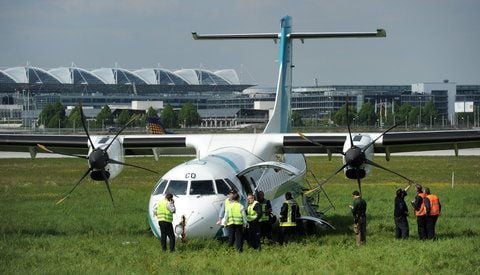 Eine Passagiermaschine mit 58 Passagieren und vier Besatzungsmitgliedern an Bord ist am Donnerstagnachmittag auf dem Münchner Flughafen notgelandet. (FOTO: DPA)