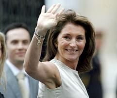 Beim Präsidentenpaar Nicolas und Cécilia Sarkozy, das in der französischen Presse in den vergangenen Monaten beinahe royalistische Züge angenommen hatte, soll es kriseln. (Foto: dpa)