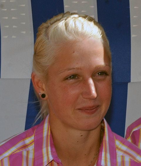 Die Ruderin Nadja Drygalla lächelt am im Juni 2012 im Ruderstützpunkt Kessin bei Rostock am Rande einer Feierstunde zur Verabschiedung der Olympiateilnehmer aus Mecklenburg-Vorpommern. (FOTO: DAPD)