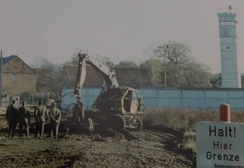 Aufnahme vom Abbau der Mauer im November 1989