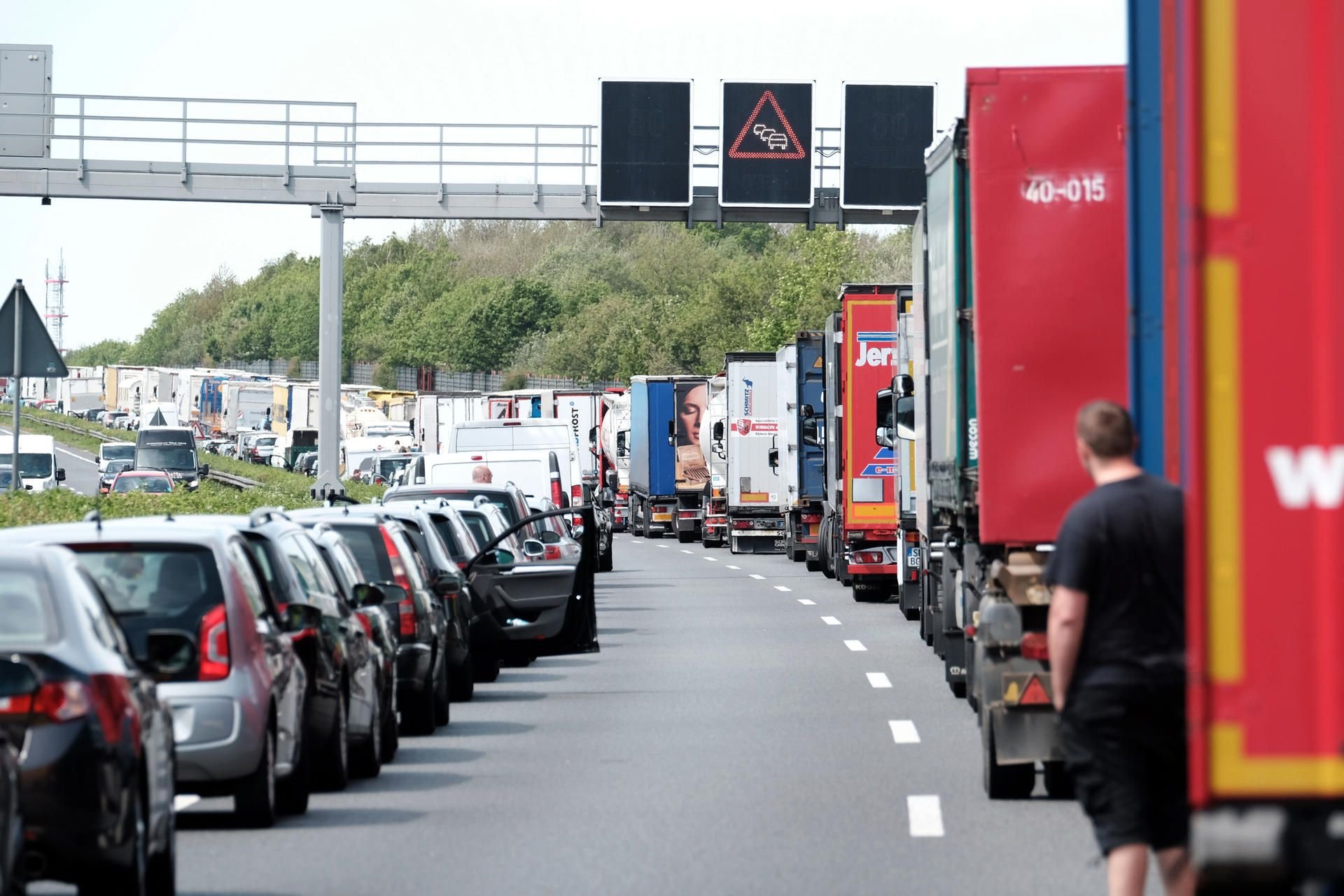 So sollte eine Rettungsgasse aussehen.