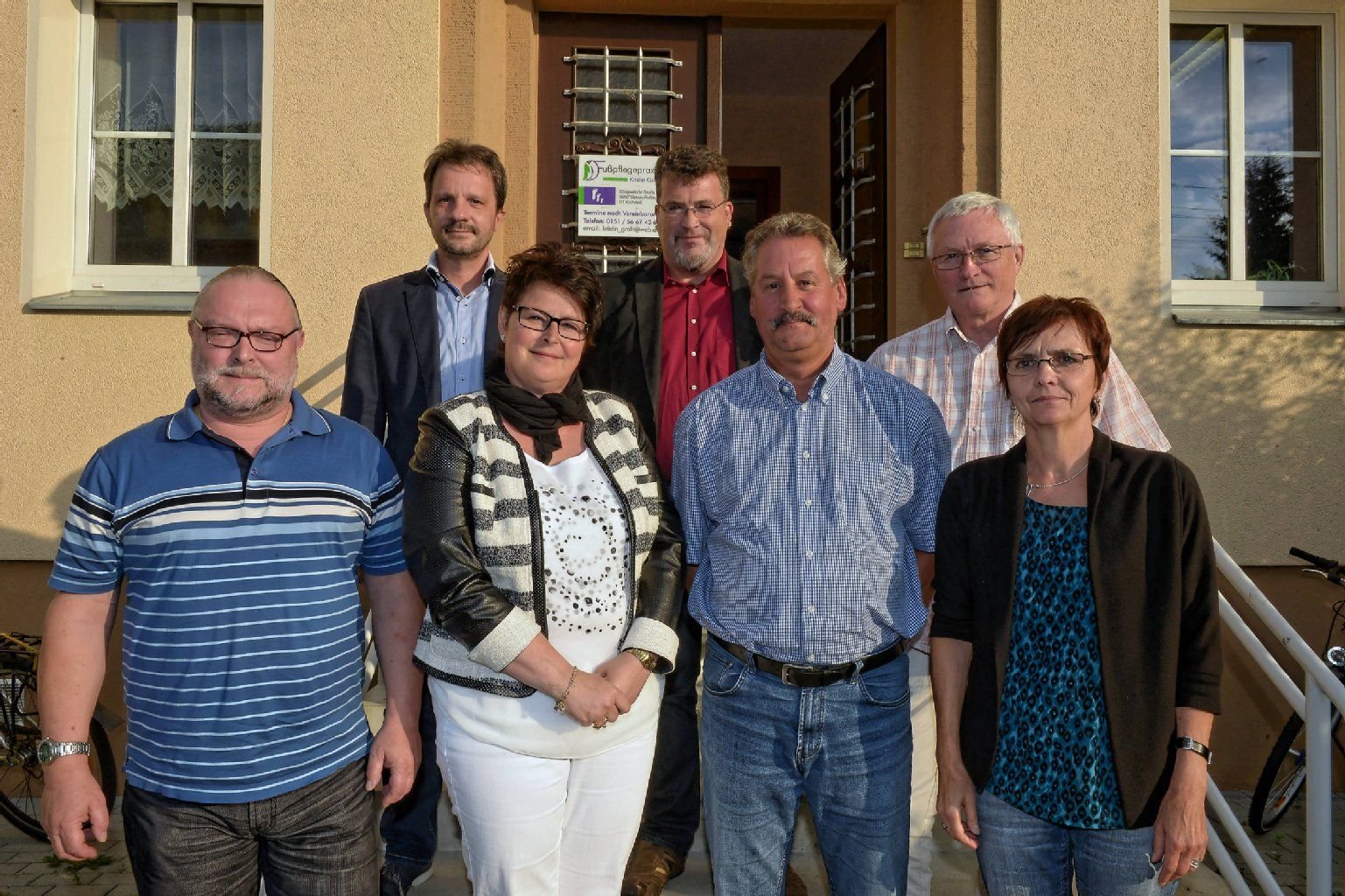 Der neue Ortschaftsrat von Kochstedt: Uwe Gelfert, Britta Grahneis, Hans-Joachim Pätzold Ortsbürgermeister, Karin Stäbe. Hinten von links nach rechts: Andreas Szczes, Mario Pinkert, Gerhard Winkler
