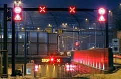 Abendliche Aufnahme der Einfahrt des Tiergartentunnels unweit des Lehrter Bahnhofs in Berlin (Foto: dpa)
