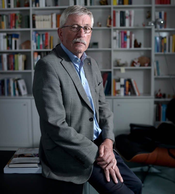 Thilo Sarrazin in seinem Berliner Arbeitszimmer. Derzeit schreibt er an einem neuen Buch.