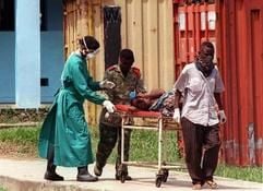 Hoffnung auf einen Impfstoff: Ebola-Kranker in Uganda. (Foto: dpa)