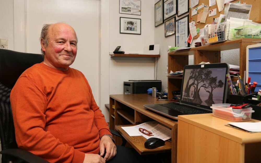 Oft trifft man Klaus Strohbach in seiner Wohnung am Laptop an. Hier erstellt er die Spielpläne für den Kreisfachverband und achtet darauf, dass in den verschiedenen Ligen hierzulande alles ordnungsgemäß abläuft.