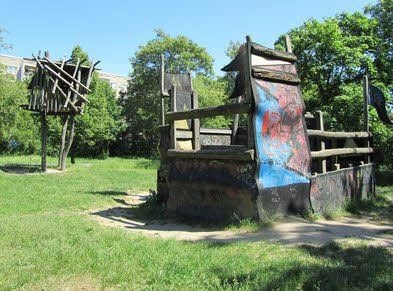 Der Spielplatz am Pollingpark in Dessau-Roßlau wird erneuert.