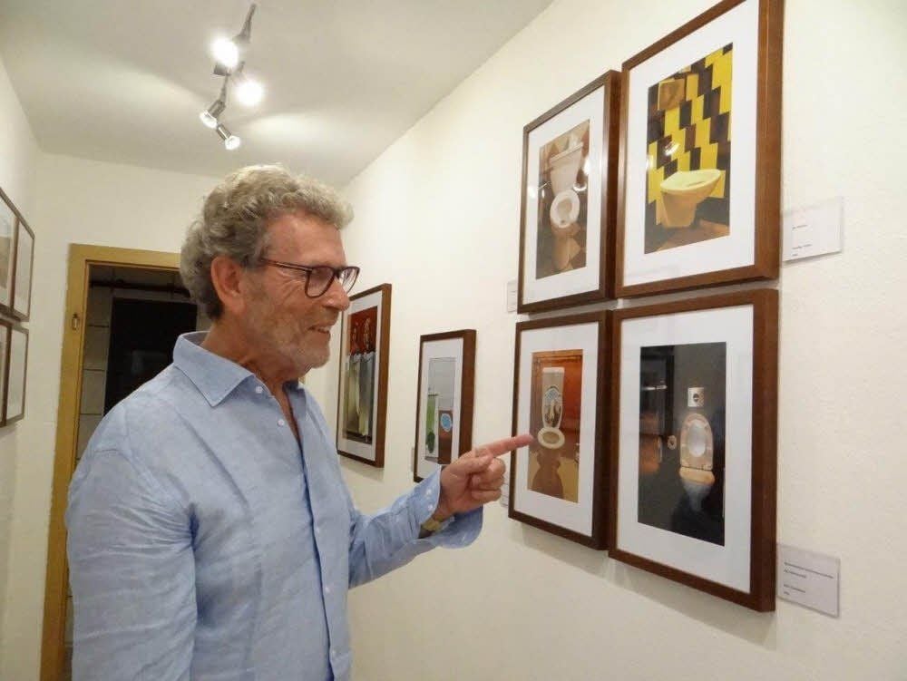 Matthias Reiche erzählt die Geschichten zu einigen der gezeigten Fotografien.