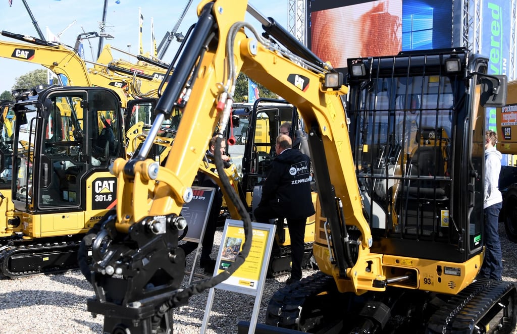 In Schönebeck haben Unbekannte einen Minibagger vom Typ CAT von einer Baustelle geklaut.