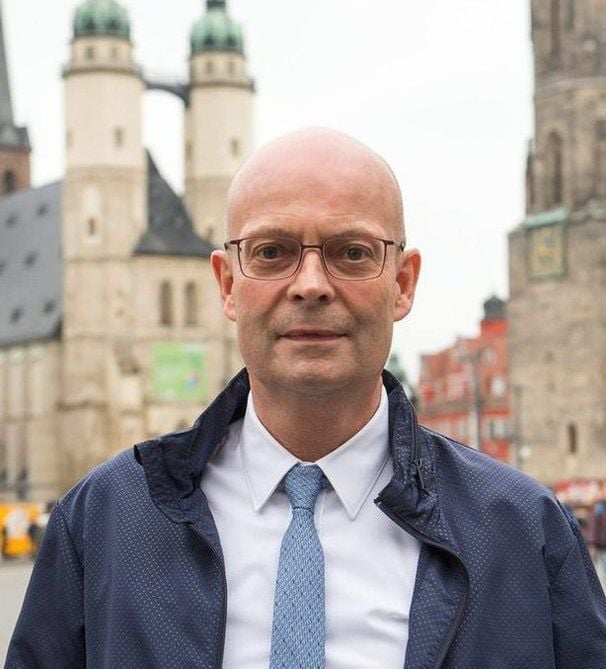 Nach dem Terrorangriff in Halle hat Oberbürgermeister Bernd Wiegand den Zusammenhalt in der Stadt betont.