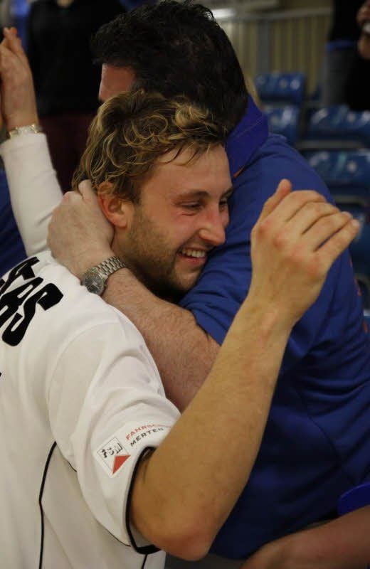 Ein äußerst emotionaler Abschied: Die Fans der BSW Sixers bedauern den Abgang ihres Publikumslieblings Mathias Haut.