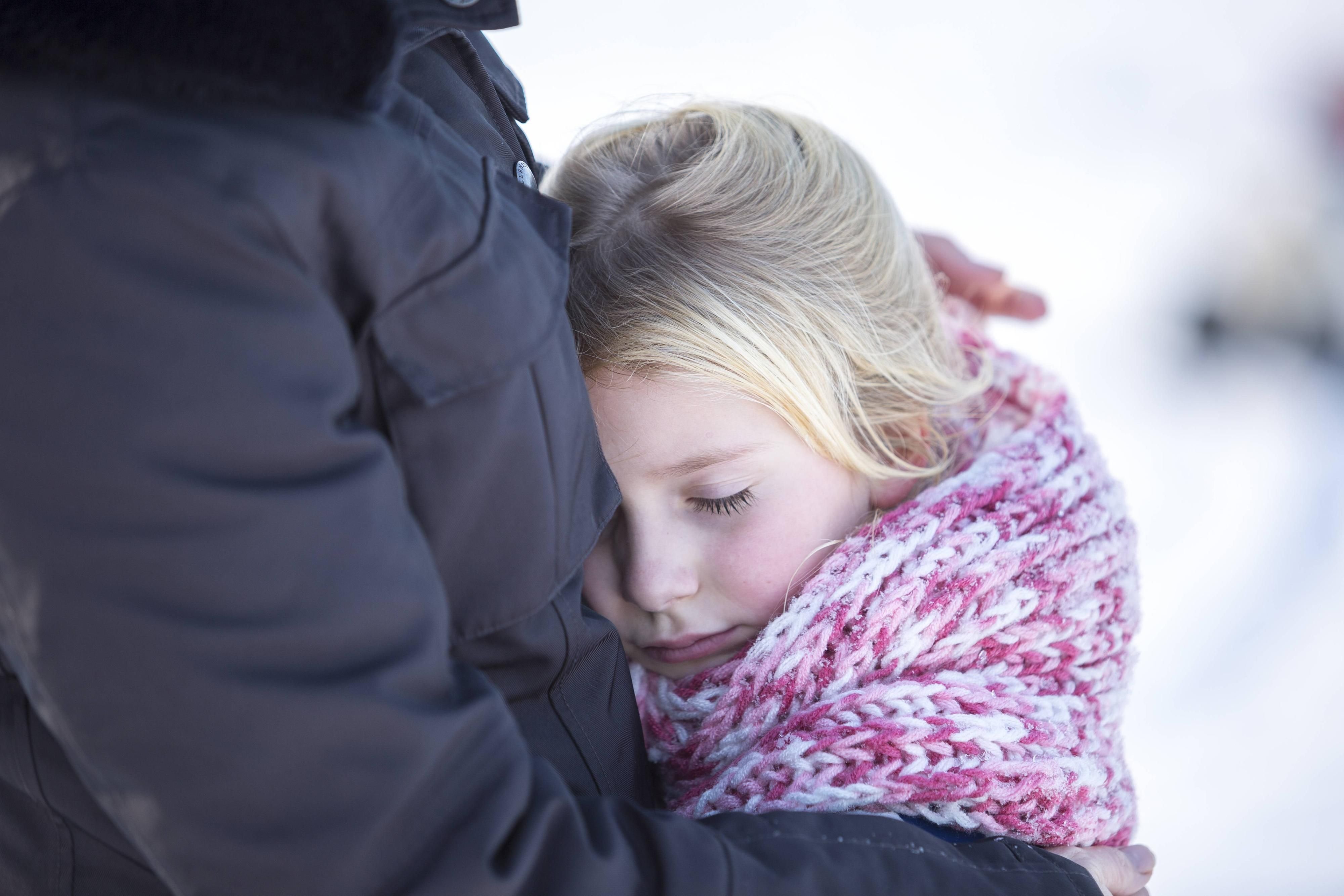„Komm in meine Arme, ich halte dich.“ Trauernde Kinder brauchen Unterstützung.