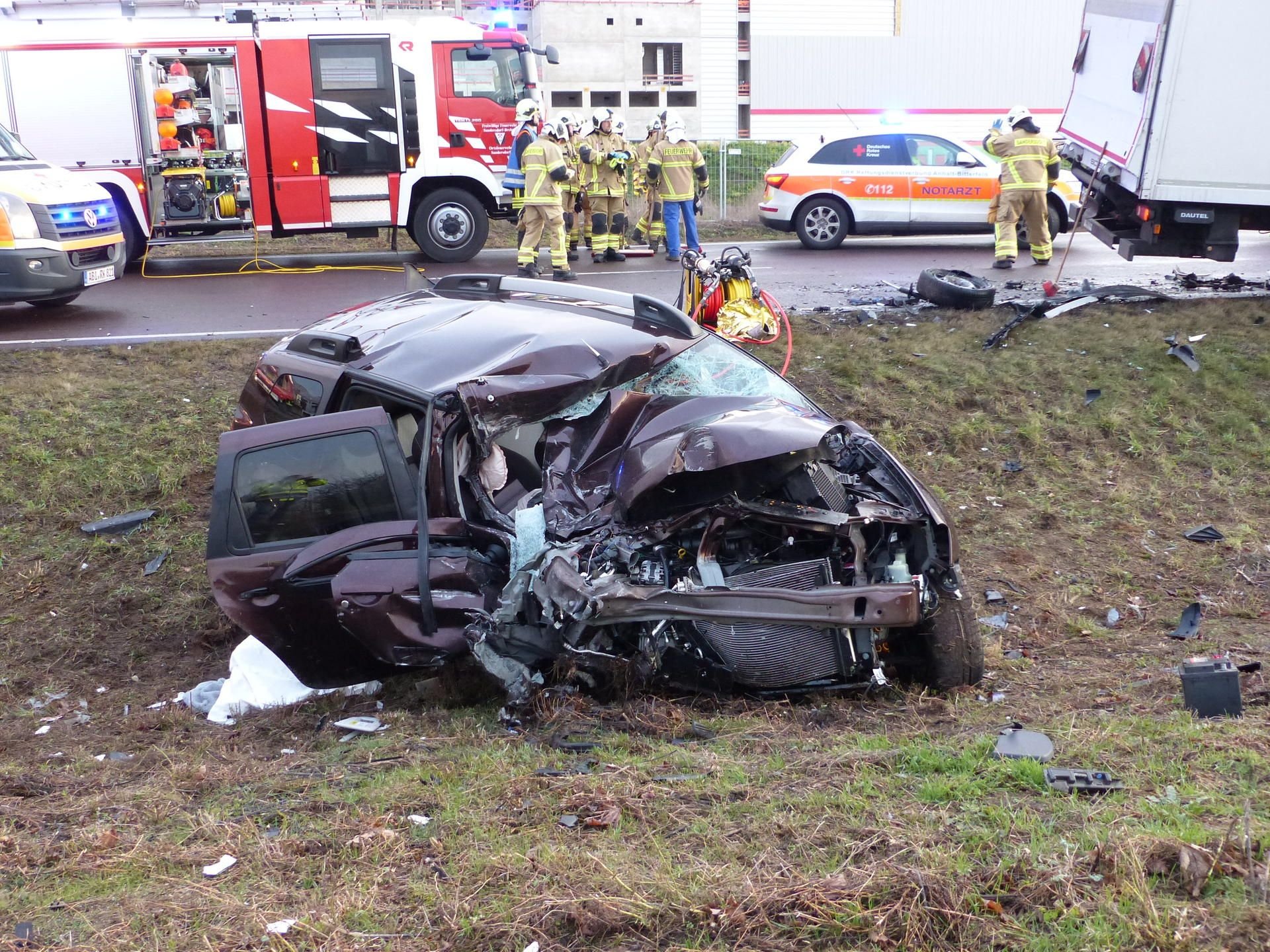 Kollision Zwischen Lkw Und Dacia: Schwerer Unfall Auf B183 Bei ...