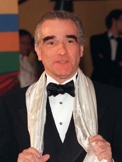 Das Archivbild vom 11.03.1998 zeigt US-Kultregisseur Martin Scorsese in München. Einen Oscar hat er noch nicht gewonnen, doch seine Filme zählen fraglos zu den besten des amerikanischen Kinos. Regisseur Martin Scorsese, der mit Steven Spielberg, Francis Ford Coppola und George Lucas in den 70er Jahren das "New Hollywood" verkörperte, feiert an diesem Sonntag (17.11.2002) seinen 60. Geburtstag. Der Regisseur wurde 1942 als Sohn sizilianischer Arbeiter geboren und wuchs im New Yorker Italienerviertel "Little Italy" auf. Er litt an starkem Asthma und entdeckte dank der angeschlagenen Gesundheit seine Liebe zum Film. (Foto: dpa)