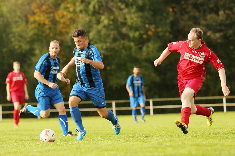 Max Werner und Karsten Müller (von rechts) laufen weiterhin für den SC Seeland in der Kreisliga auf.