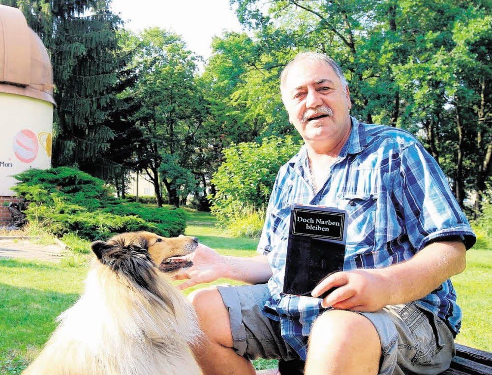 Uwe Zoller hat angefangen, seine Erinnerungen an die DDR, seinen Fluchtversuch und seine Verhaftungen in einem Buch zu veröffentlichen. Nun will er das Geschriebene überarbeiten, weil immer wieder Neues hinzukommt.