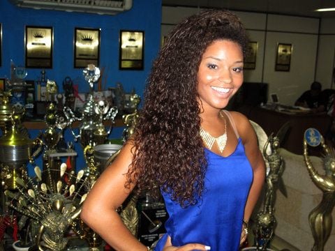 Die 30-jährige Juliana Alves, aufgenommen am 17.01.2013 in Rio de Janeiro, ist in diesem Jahr die «Rainha de Bateria», die Königin der Trommel-Truppe (Bateria), die das Herz einer jeden Samba-Schule bildet. (FOTO: DPA)