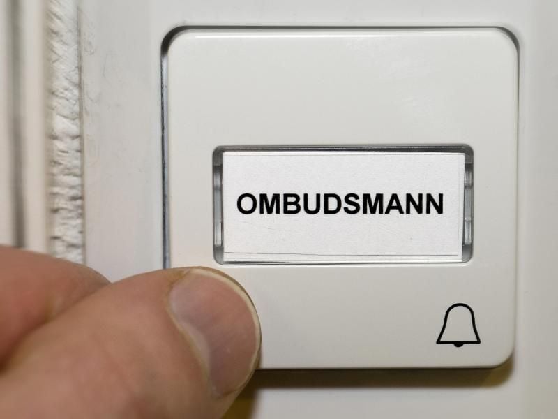 Ärger mit der Bank? Bevor Kunden einen Rechtsanwalt einschalten, können sie sich auch an einen Ombudsmann wenden. Foto: Jens Schierenbeck