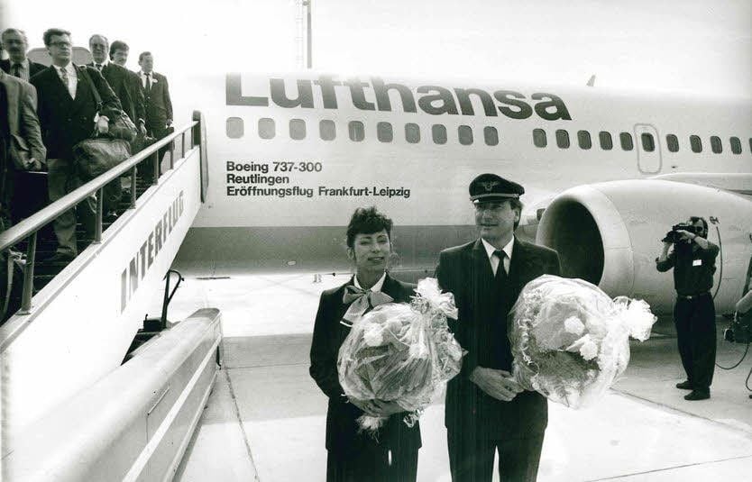 Die Boeing 737 „Reutlingen“ eröffnete 1989 die Linienverbindung Leipzig-Frankfurt (Main). Gesteuert hat sie Jürgen Raps (vorne).