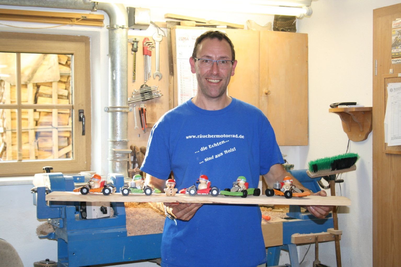 Gerd Hofmann in seiner Werkstatt in Seiffen
