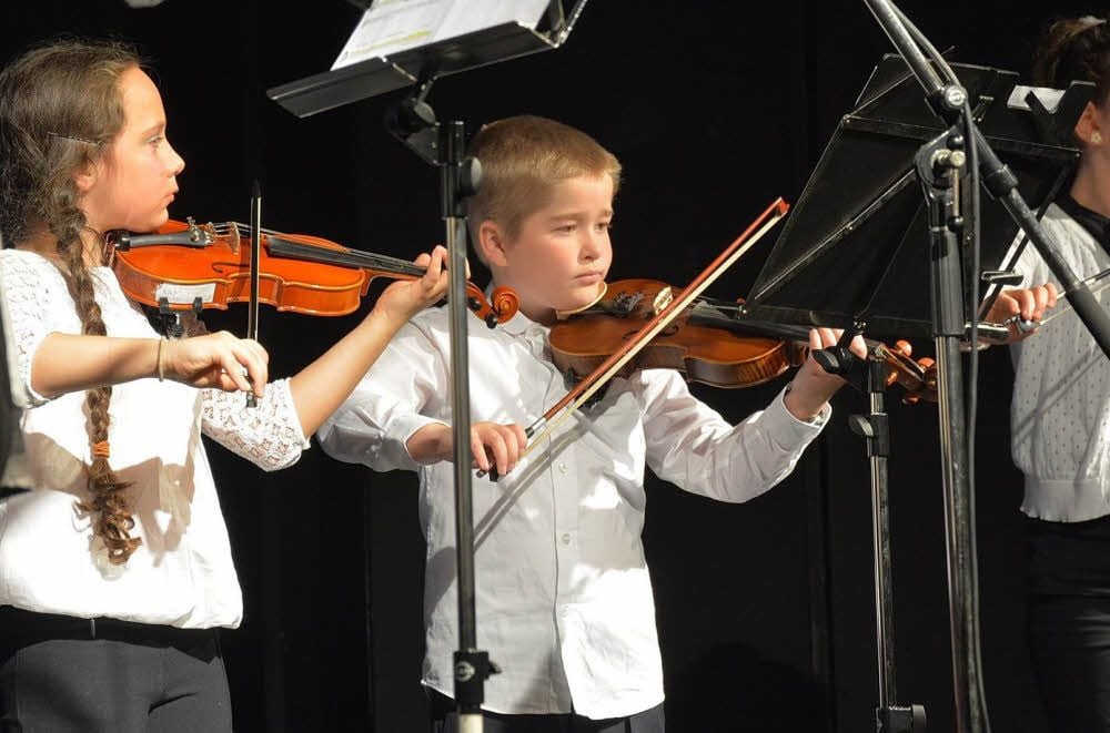 Früh übt sich - Nachwuchstalente im Violinenensemble zeigen ihr Können.