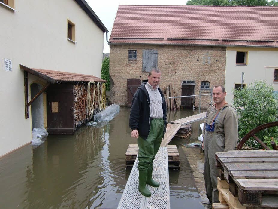 Thomas Heinze und Steffen Harz (r.) wissen, dass noch viel Arbeit kommt.