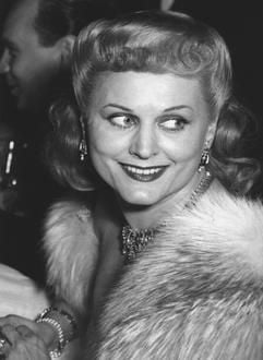 Die Schauspielerin und Tänzerin Marika Rökk, aufgenommen auf dem Filmball in Düsseldorf (Archivfoto vom 18. 02.1952). (Foto: dpa)