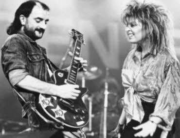 Mit „Rock Ost“ bringt Veranstalter Pyromaniacs zahlreiche Musiker auf die Bühne der Wittenberger Theaterwelt.