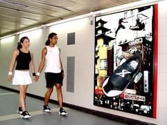 Alltagstaugliche Flitzer: Der Skateshoe hat eine eingearbeitete Achse mit Rollen und taugt sowohl zum Skaten als auch zum Gehen. (Foto: dpa)