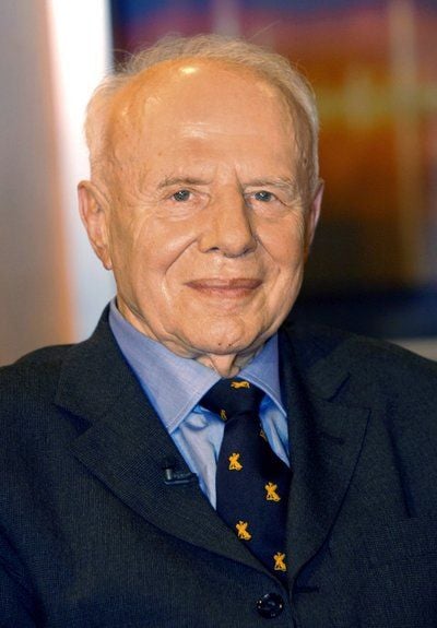 Der ehemalige Bundeswehr-General Günter Kießling (Archivfoto vom 16.09.2003) ist tot. Der Vier-Sterne-General starb im Alter von 83 Jahren am Freitag (28.08.2009) in Rendsburg (Schleswig-Holstein), bestätigte das Verteidigungsministerium in Berlin einen Bericht des Deutschlandfunks. (FOTO: DPA)
