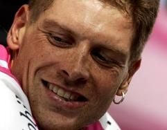 Jan Ullrich lächelt vor dem Zeitfahren. (Foto: dpa)