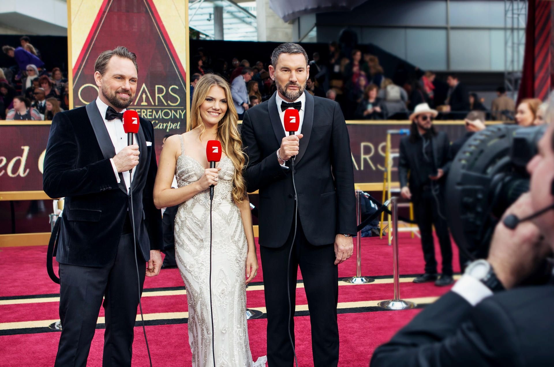 Steven Gätjen (v,l.), Viviane Geppert und Michael Michalsky bei der Oscar-Verleihung 2017