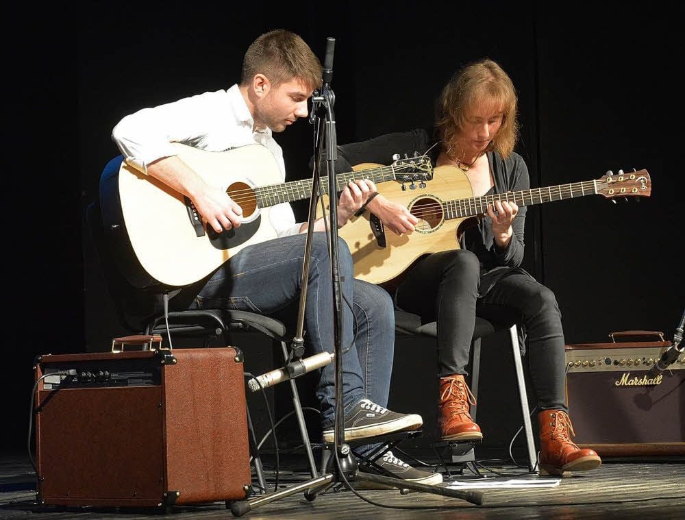 Jannes Hedler und Felicitas Sarodnick fanden sich zu einem neuen Gitarrenduo zusammen.