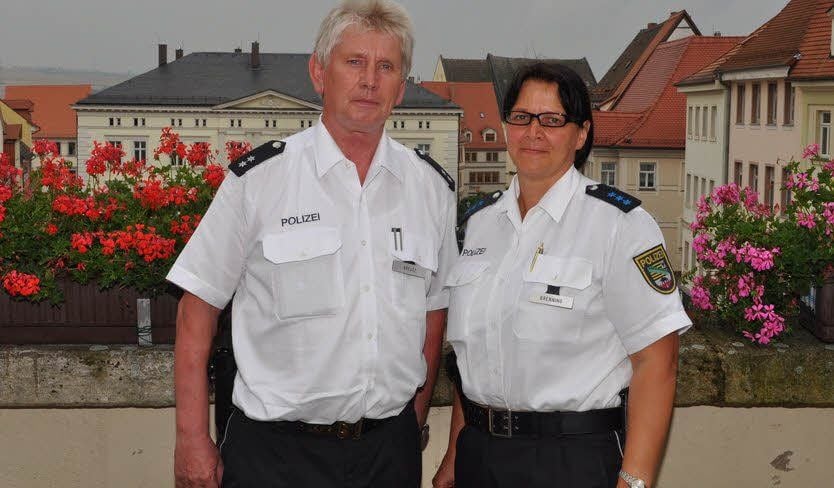 Die Beamten Christine Brenning und Ingolf Kreutz.